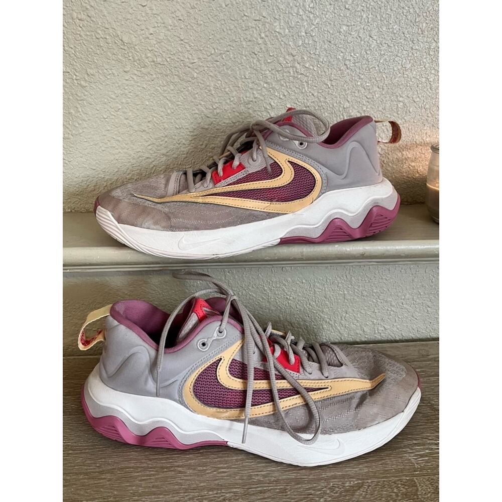 Nike Giannis Immortality 3 Basketball Shoes Fossil Stone/Desert Berry/Guava 9.5
